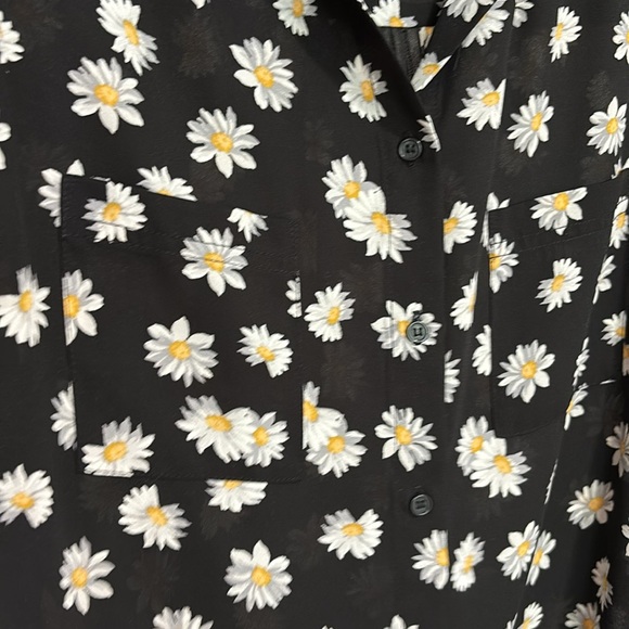 Pleione Daisy Sleeveless blouse - Picture 2 of 4